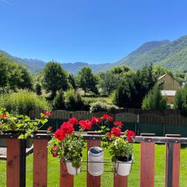 Pretty Mountain View 2-bedroom Pyrenees Apartment