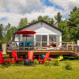 La Cozy O-Lac Magog、シェルブルックのホテル