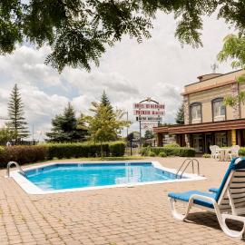 Hôtel St-Bernard, hotel en Saint-Bernard-de-Lacolle