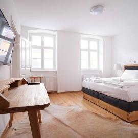 Authentic Austrian Flat in the South of Vienna, хотел в Мьодлинг