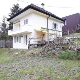 5 private rooms station for long term, hotel u gradu Bolligen