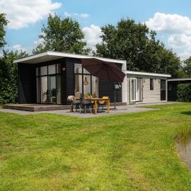 Vakantiepark Buitenplaats Holten、レイッセンのホテル