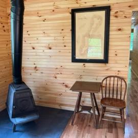 Perfect Maine Getaway in a Newly Renovated Cabin!, hotelli kohteessa Belgrade