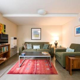 Modern & Open 2BR in Rockridge, Highly Walkable on Oakland Berkeley Border