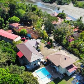 Oceans Hostal, hotel in Santa Catalina