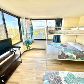 Ocean Canal Mountain View Steps from Waikiki Beach 6person