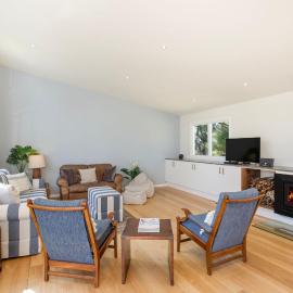The Cabin - Waterfront with Fireplace - 5 mins to the Bay
