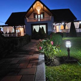 Casa Mera, hotel in Topliţa