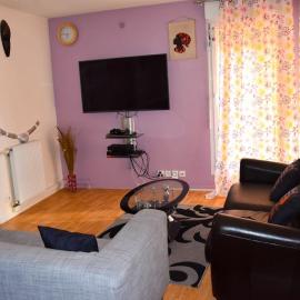 Superb flat in recent building with parking lot โรงแรมในแซร์ฌี