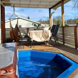 Villa with hot tub and sauna, Hotel in Umeå