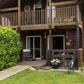 Lake View Lodge with Hot Tub