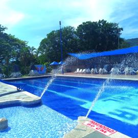 Bavaria Real Hotel & Club، فندق في هوندا