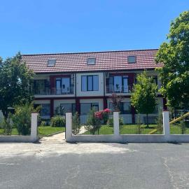 Апартаменти за гости Сузи, hotel en Zavoya