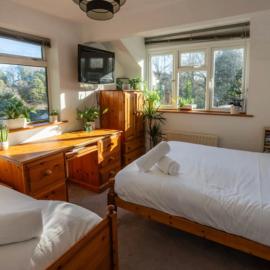 Quiet New Forest attic room den: Bransgore şehrinde bir otel