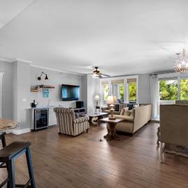 Cozy Bayside Retreat at Lasata , Stunning Panoramic Views ,Steps away from Baytowne Wharf, 3 Bedrooms 3 full baths !!, hotel in Destin