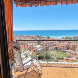 TheKeyStudio, La Casa del Mare Azzurro with seaview