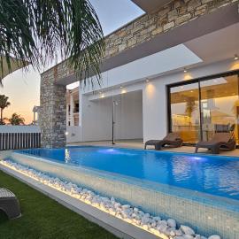 STAY Oasis Luxury Villas, hotel in Ayia Napa