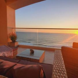 BEACH FRONT CONDO, PRIVATE BEACH and AMAZING VIEWS!!