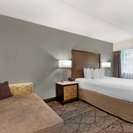 Best Western Plus Longbranch Hotel & Convention Center, hotel em Cedar Rapids