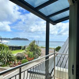 Beachfront on Waiheke, hotel i Onetangi