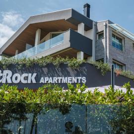 ArtRock Apartments, hotel u gradu Đulijanova