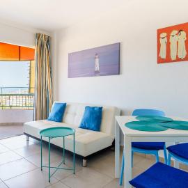 Suntower Arona - Seaviews & Pool - next to beach, hotel in Arona
