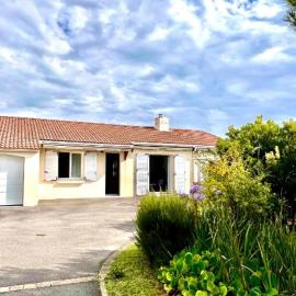 Location saisonnière plain-pied 4 à 6 pers Prefailles, 100m de la plage, Hotel in Préfailles