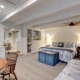 'Nantucket Cottage' w/ Fishing Dock + Sunsets, hotel din Fernandina Beach