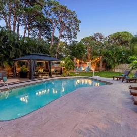Tropical Oasis, 5 Mins to Beach
