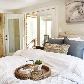 Midtown Ruidoso Cabin | Walk to Shops + Hot Tub