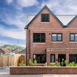 Chique Luxurious Modern Home, hotel in Worsley