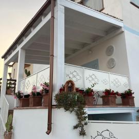 Rooms Apartaments Santa Teresa, хотел в Капо Теста
