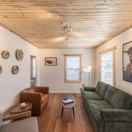 #StayinMyDistrict Brussels Bungalow, hotel di North Bend