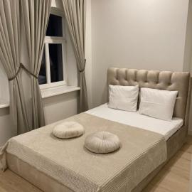 Apartamentai Domus Antiqua, מלון בזראסאי
