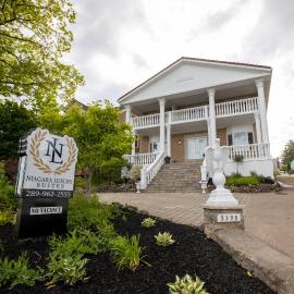 Niagara Luxury Suites โรงแรมในไนแอการาฟอลส์