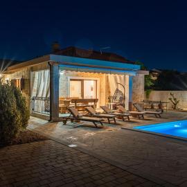 Luxurious Home In Vrsi With Sauna