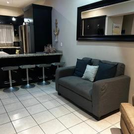 Ocean View 2 BR Condo, מלון בטיחואנה