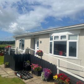 Moneydarragh Cottage with uninterrupted mountain and sea views- Hot tub available for hire at extra cost