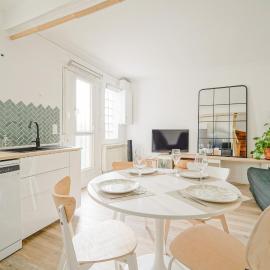 Appartement idéal famille, en duplex et au calme, au pied du métro "Mairie de Saint Ouen"