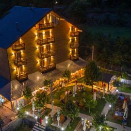 Hotel Jezerca Theth: Theth şehrinde bir otel