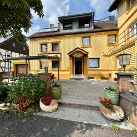 Hotel Moji 3 Landhaus Köln، فندق في ليندلار