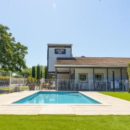 Brit Hotel Confort Manosque Cadarache, hotell i Manosque