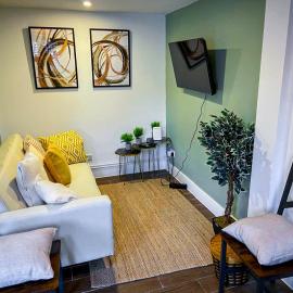 Stylish Bungalow upto 6 guests - Long Term Contractor Apartment, hotell i Caversham