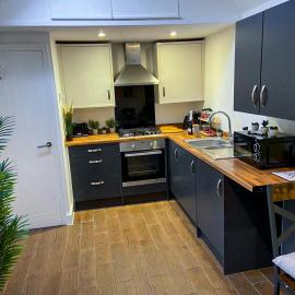 Stylish Bungalow upto 6 guests - Long Term Contractor Apartment, hotel in Caversham