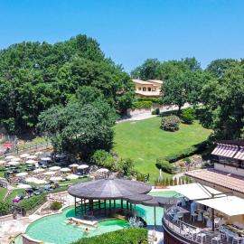Residence with swimming-pool and thermal pools in Sorano、ソラーノのホテル