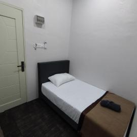 Nafeeza Roomstay, hotel in Jertih