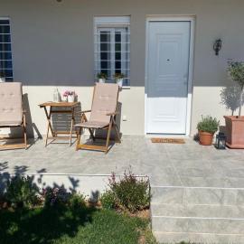 Philia Apartment, hotel i Artemida