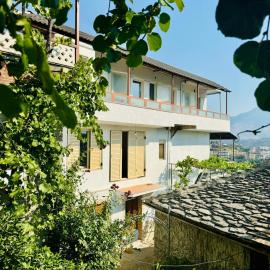 Guesthouse Shtino, hotel in Gjirokastër