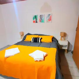 Casa Ideal en Mendoza Centro, Autocheckin, Patio con Parrilla y Parking privado Gratis a 100 mts