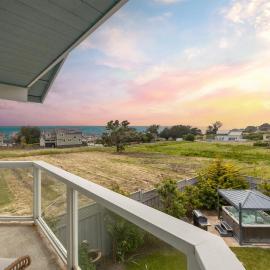 Coastal Dream - 2 Blocks to ocean steps to beach coastal trail BBQ